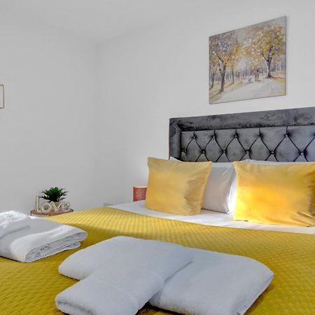 Heathrow Stays - Fawns Manor 히드로 외부 사진